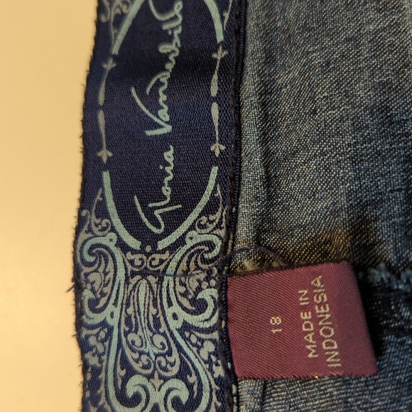 Gloria Vanderbilt women's jean shorts. Elastic waist. Rhinestones. Size 18. - Picture 3 of 7